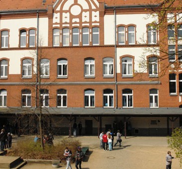 Schulhof der Paul-Löbe-Schule in Berlin-Reinickendorf